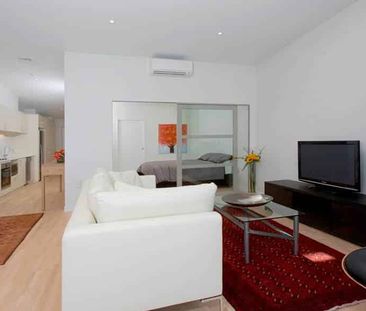 FANTASTIC OPPORTUNITY! FULLY FURNISHED TWO BEDROOM - Photo 1