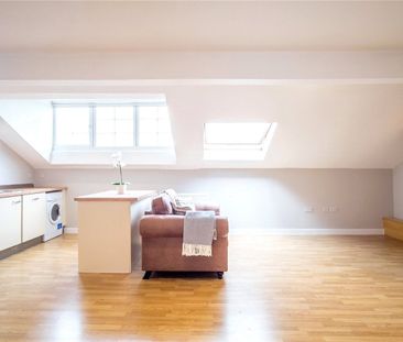 52 Bankfield Road, Huddersfield, HD1 - Photo 3