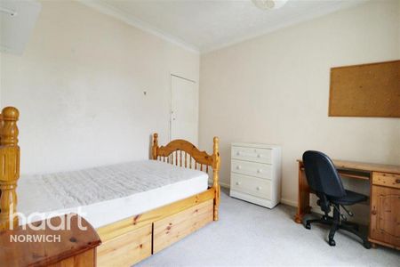 4 bedroom terraced house to rent - Photo 5