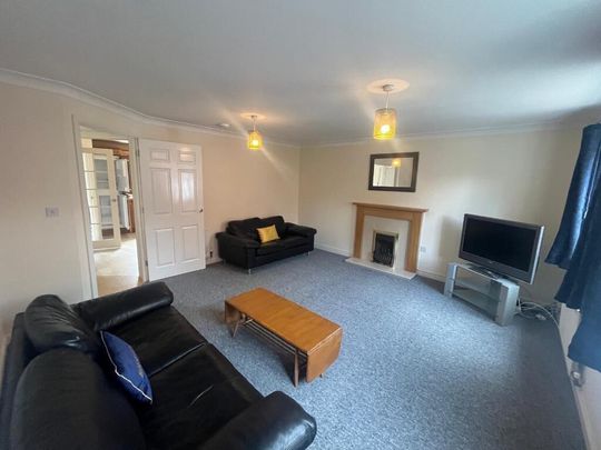 4 bedroom house to rent - Photo 1