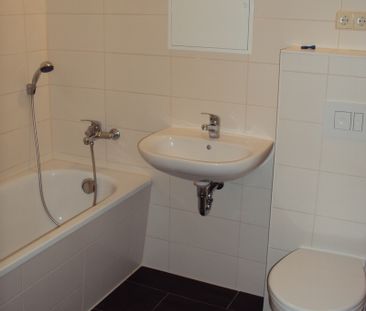 Geräumige 3-Raum-Wohnung mit Badewanne, großem Balkon und tollem Au... - Photo 2