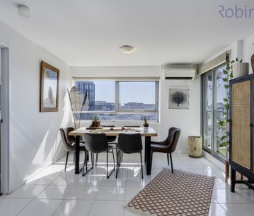 Air conditioned inner city two bedroom, two bathroom apartment - Photo 4