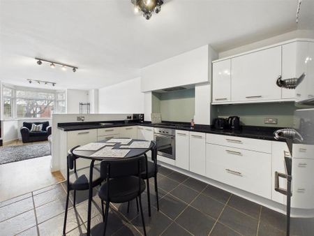 2 bedroom flat to rent - Photo 4