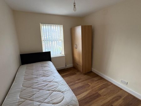 1 bedroom Flat To Let - Photo 3