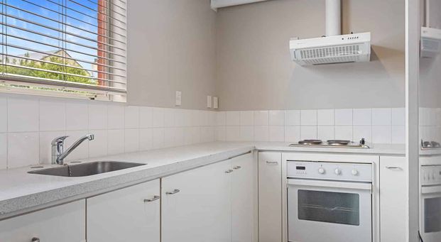 Short term 2 bedroom City Apartment with garage - Photo 1