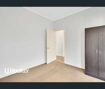 Three Bedroom House Modern In Great Location!! - Photo 3