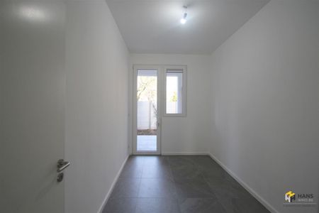 Tot in de puntjes gerenoveerd appartement (60m²) met 2 slaapkamers, overdekt terras en tuin op gunstige locatie in Merksem! - Foto 5