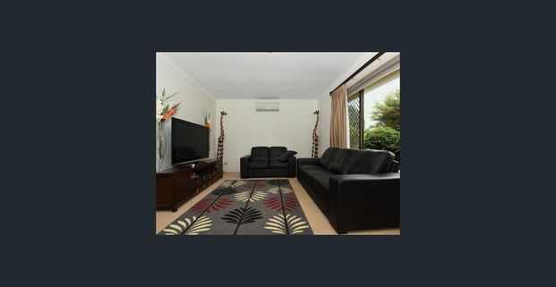 4 Bedroom Home within walking distance to a Park and Major Shopping Centre then look no further. - Photo 1