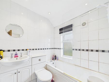 3 bedroom semi-detached house to rent - Photo 4