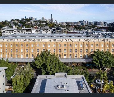 Stylish, Light-Filled Apartment with High Ceilings & Flexible Living - Photo 1