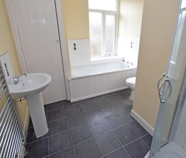 2 bedroom end of terrace house to rent - Photo 2