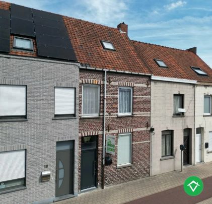 Prachtig gerenoveerde woning met 3 slaapkamers en tuin te Roeselare - vrij vanaf 1/04/2026. - Foto 1