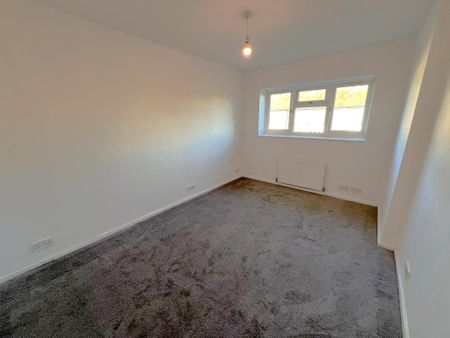 3 bedroom flat to rent - Photo 5