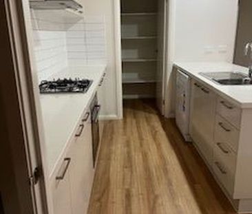 Cozy unit in a great location! - Photo 3