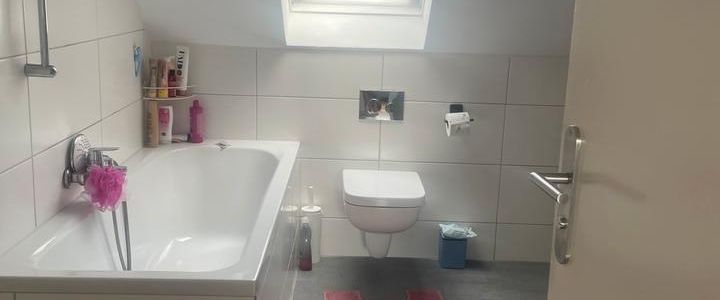 Möblierte Dachgeschosswohnung - Photo 1