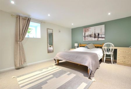 4 bedroom end of terrace house to rent - Photo 4