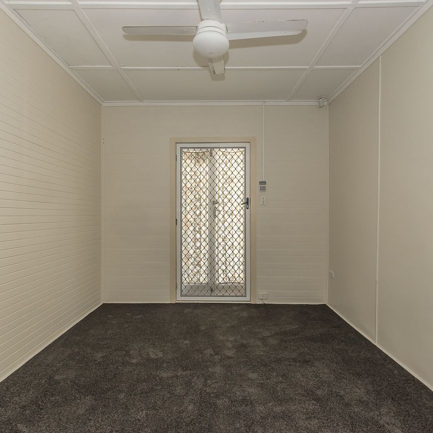 2/3 Sunset Avenue, Mundingburra - Photo 1