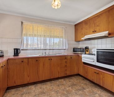 2 Strickland Road, East Bendigo - Photo 6