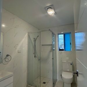 Modern granny flat with Parking - Photo 2