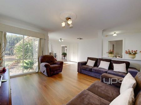 GREAT FAMILY HOME IN A SUPERB LOCATION! - Photo 3