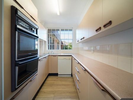 Light-Filled 2-Bedroom Apartment - Photo 2