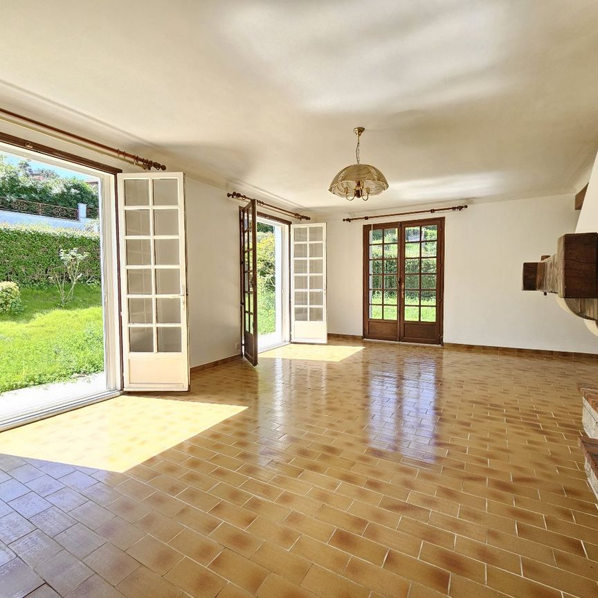 Location Maison 6 pièces 252m² MOUGUERRE 64990 - Photo 1