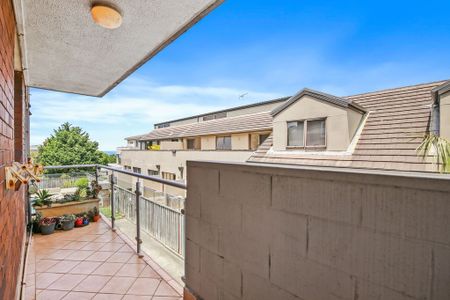 Sunny and Quiet Three Bedroom Apartment - Photo 3