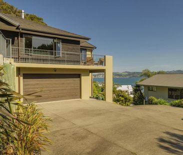 Stunning 5-Bedroom Family Home - Photo 6