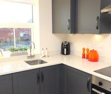 2 bedroom semi-detached house to rent - Photo 2