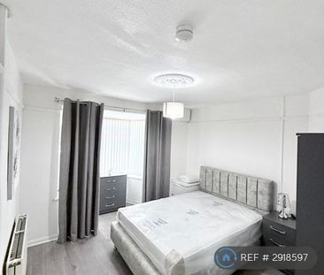 1 bedroom in a house share to rent - Photo 2