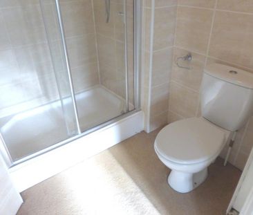 PETERBOROUGH - Photo 4