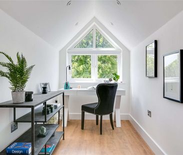 A unique and spacious one-bedroom flat forming part of this newly constructed exclusive development, located superbly for the extensive amenities of Ealing including West Ealing station. - Photo 1