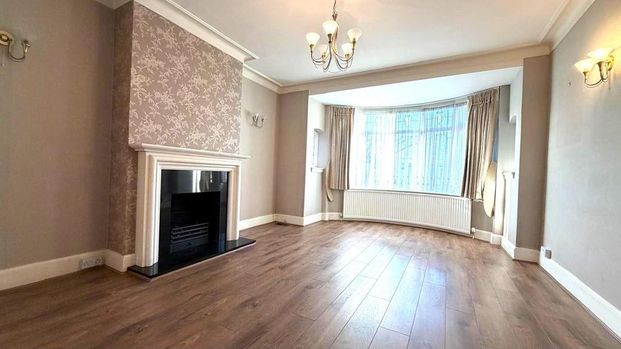 3 bedroom parking to rent - Photo 1