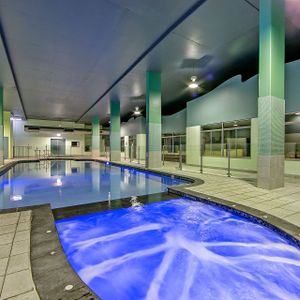 Oversized 2 Bed Apartment - Photo 2