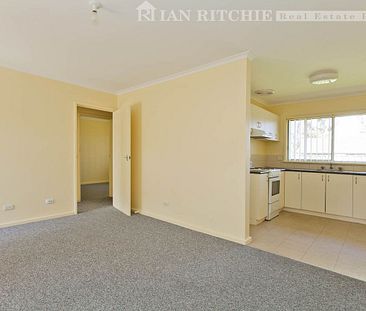 Walk to Dean Street - Central Albury Location! - Photo 6