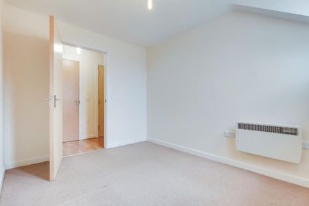 2 bedroom flat to rent - Photo 2