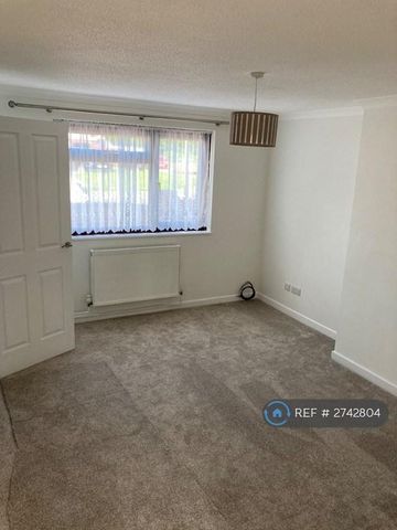 3 bedroom terraced house to rent - Photo 2