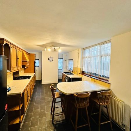 Room in a Shared House, Shrewsbury Road, E7 - Photo 3