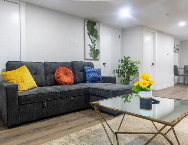 Fully Furnished & Equipped Luxurious one Bed Guest Suite-10 mins from Airport | Calgary - Photo 1