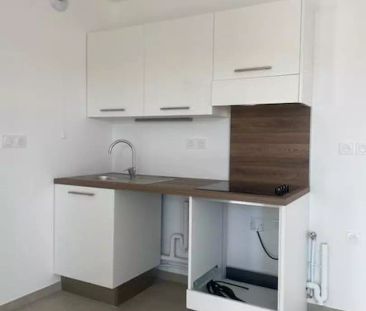 location Appartement T2 DE 42.4m² À ARLES - Photo 4