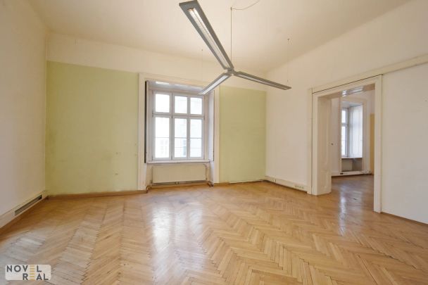 Eleganz trifft Raum: Stilvolle Wohnung in begehrter Währinger Bestlage! - derzeit in Renovierung! - Photo 1