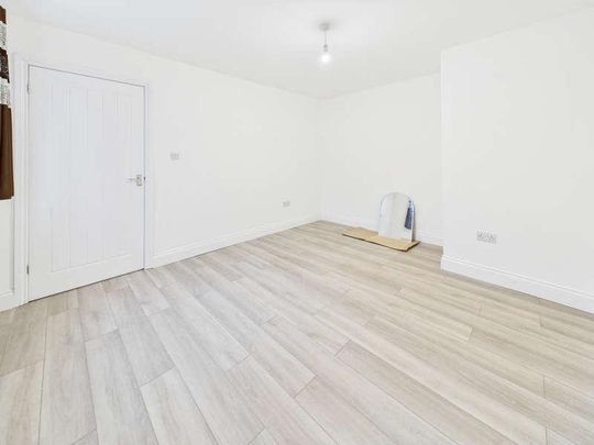 Wood Place, SO19 - Photo 1