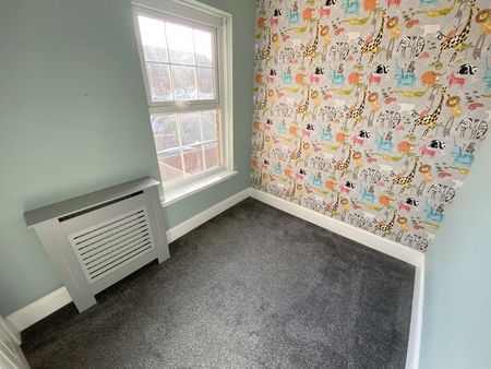 3 bedroom end of terrace house to rent - Photo 2