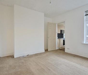 2 bedroom Flat to rent in Caris Street, Deckham, Gateshead - Photo 4