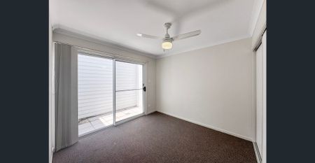 Duplex in Tannum Sands - Photo 2