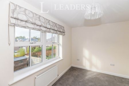 2 bedroom house to rent Pynham Crescent, Hambrook, Chichester, PO18 - Photo 2