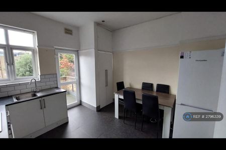 2 bedroom maisonette to rent - Photo 5