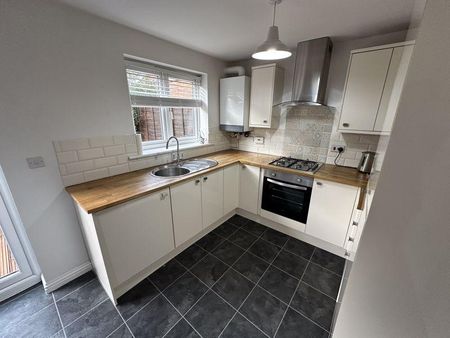 3 bedroom end of terrace house to rent - Photo 4