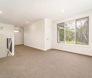 Stunning Four Bedroom Modern Home Backing onto Tranquil Silcock Res... - Photo 5