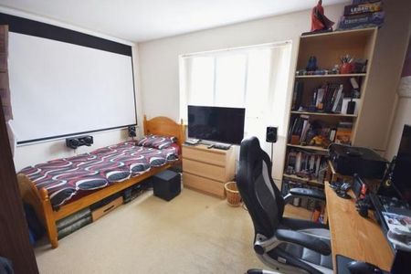 4 bedroom terraced house to rent - Photo 4